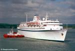 ID 1817 ITALIA PRIMA (1948/16144grt/IMO 5383304, ex-ITALIA, FRIDTJOF NANSEN, VOLKER, VOLKERFREUNDSCHAFT, STOCKHOLM. Renamed VALTUR PRIMA then CARIBE then ATHENA), berthing in Southampton, England assisted by...